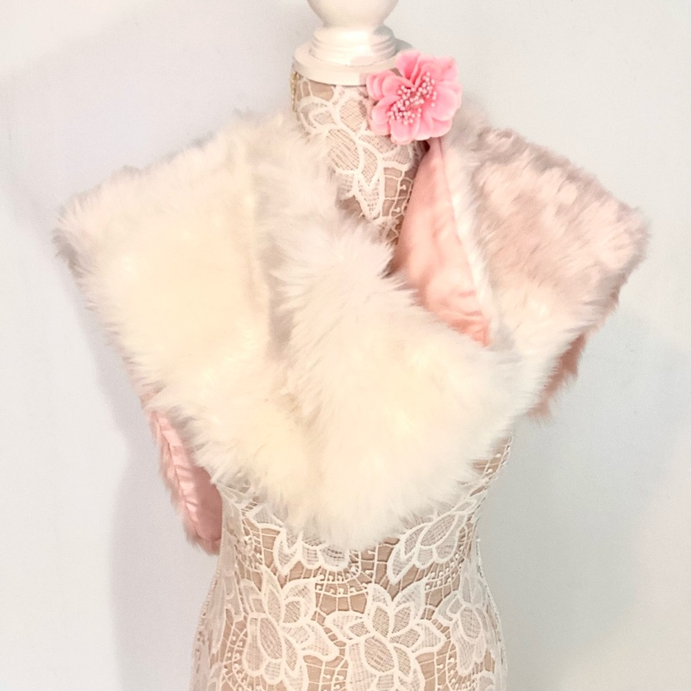 Faux Fur Vest and scarf in White and Pink - Picture 5 of 6